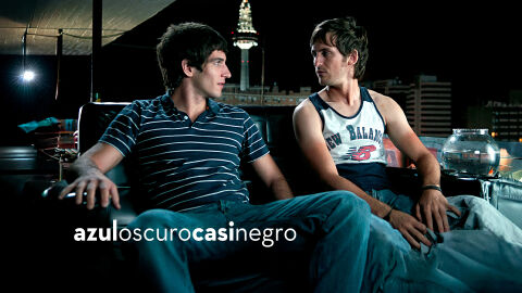 Azul oscuro casi negro | Viernes 17 de abril Azul oscuro casi negro | Viernes 17 de abril